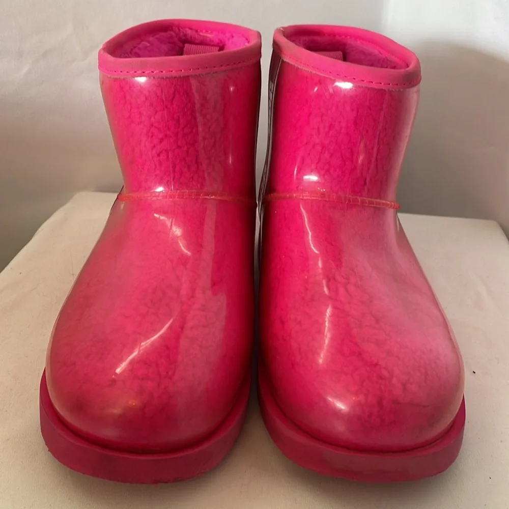 UGG kids classic clear mini ankle boot size 5